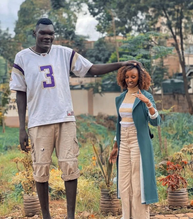 You are currently viewing Kenya’s 8.2-Foot Tallest Man: A Must-See African Wonder