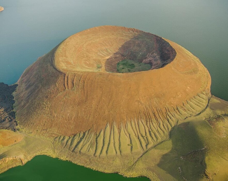 You are currently viewing Nabiyotum Crater: Discover the Jewel of Lake Turkana