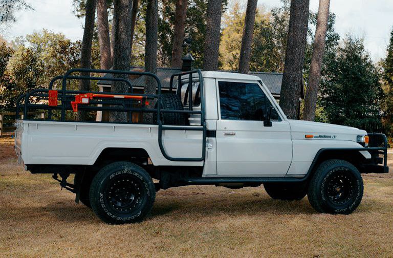 Toyota Land Cruiser 75: Off-Road Vehicles